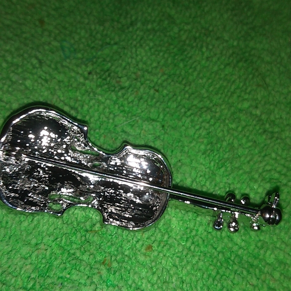 White Crystal Violin Fiddle Brooch - Picture 2 of 3